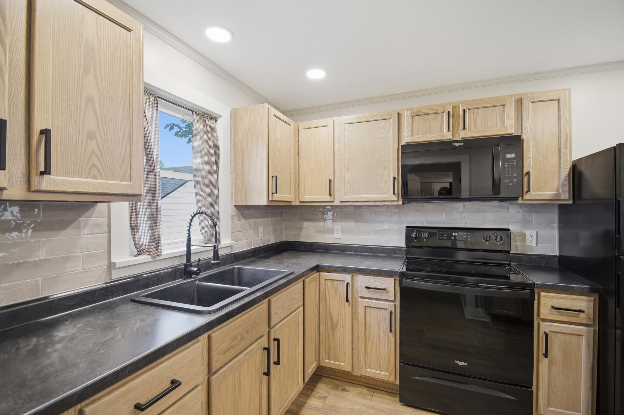 605 9th Avenue Southwest Austin, MN 55912 - Photo 13 of 23
