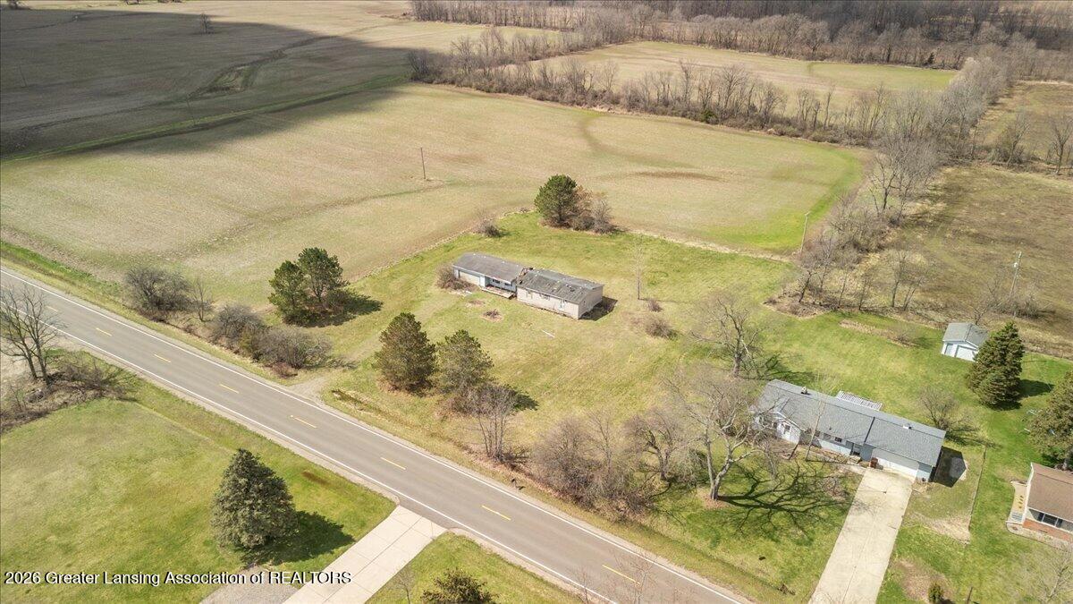 12797 Oneida Road Grand Ledge, MI 48837 - Photo 3 of 18 18-Media Jett - 15