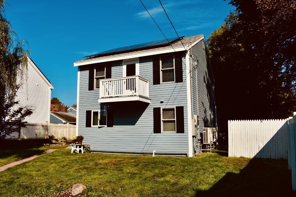 1 Warren Avenue Salisbury, MA 01952 - Photo 4 of 29 a house view with a garden space