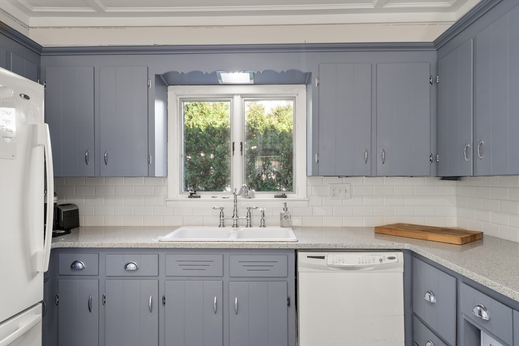 152 Central Street Mansfield, MA 02048 - Photo 7 of 29