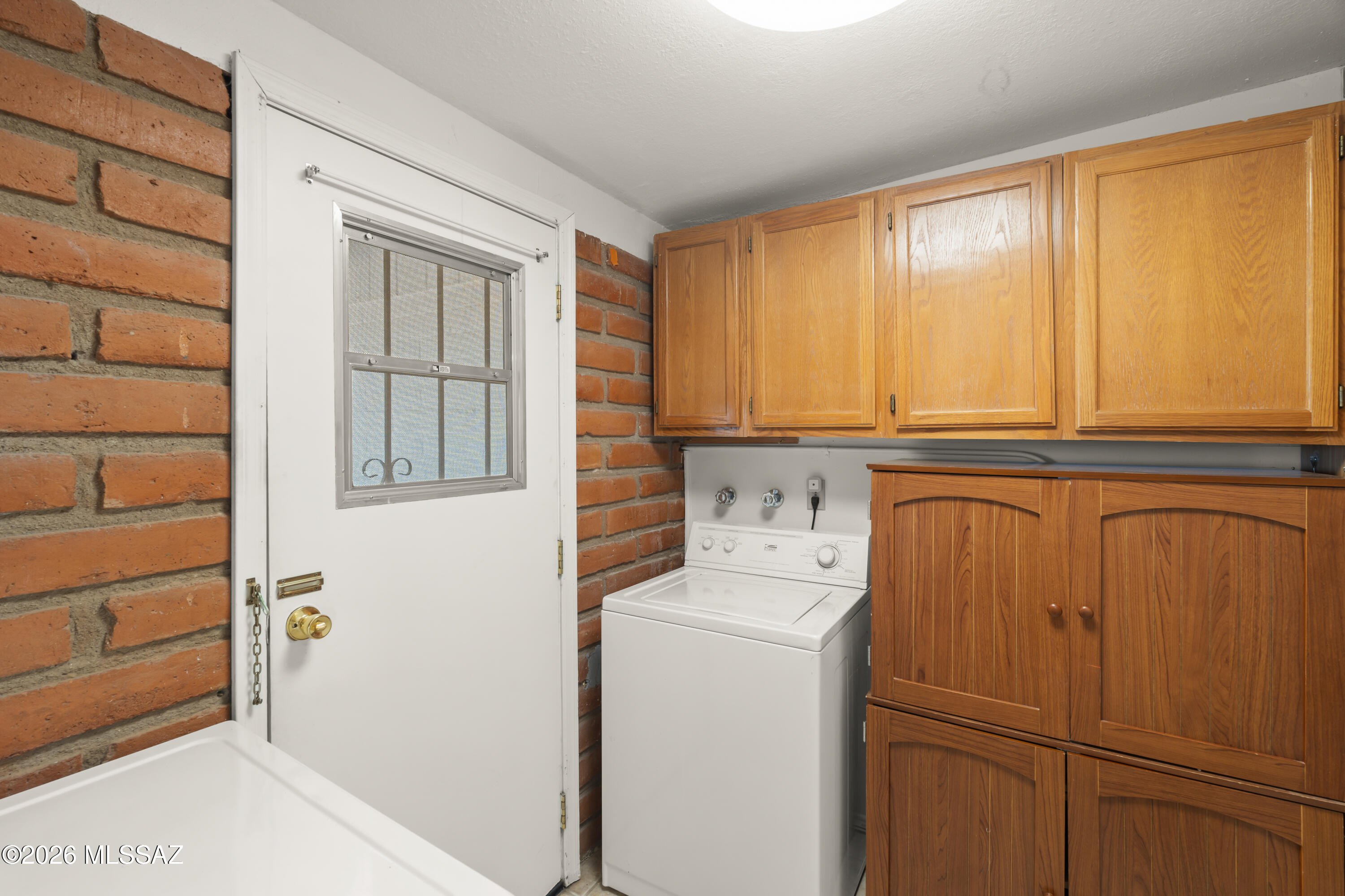 7640 West Maverick Road Sahuarita, AZ 85629 - Photo 23 of 27 Laundry Room