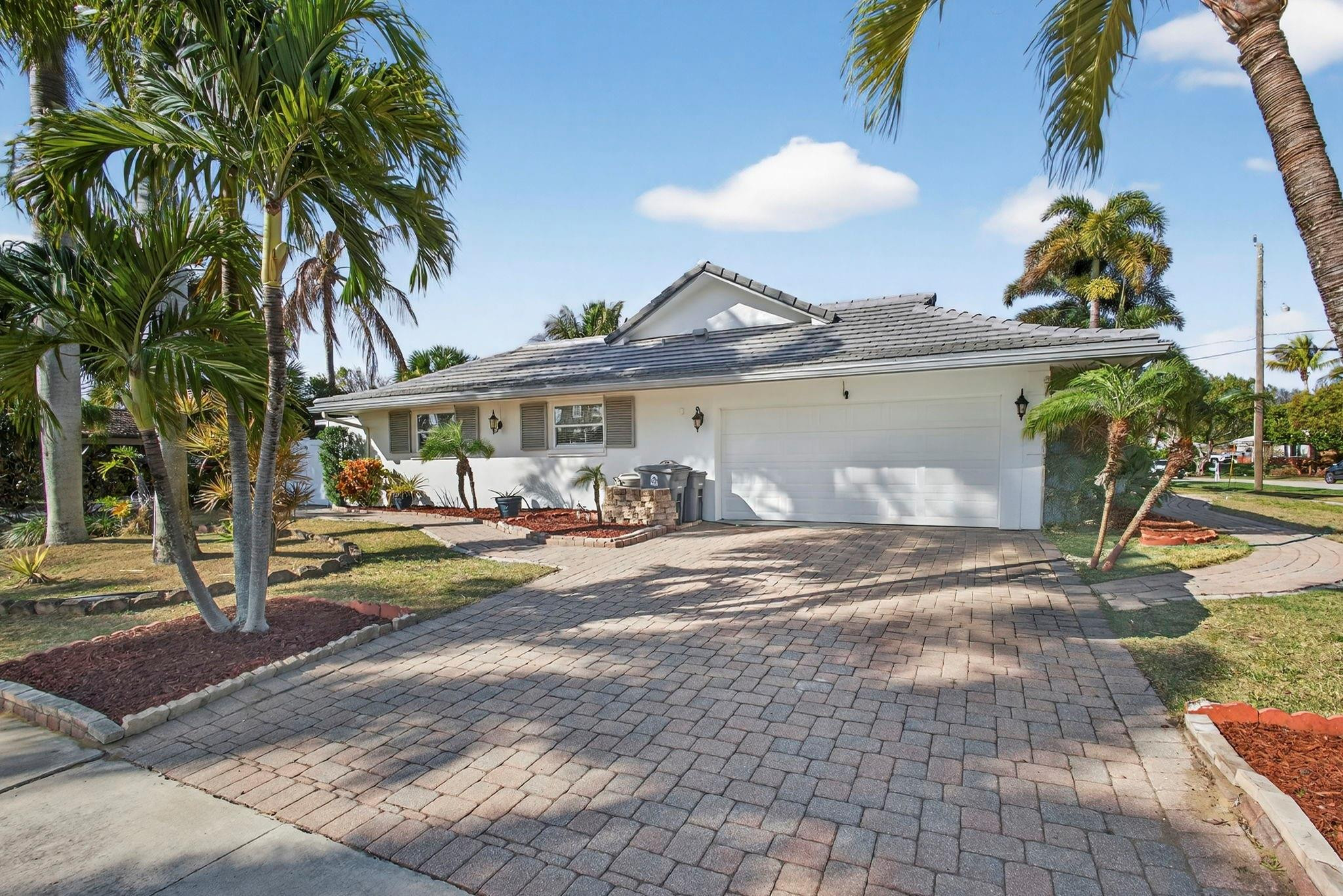 12753 Longford Road North Palm Beach, FL 33408 - Photo 11 of 68 a view of a fountain in front of a house