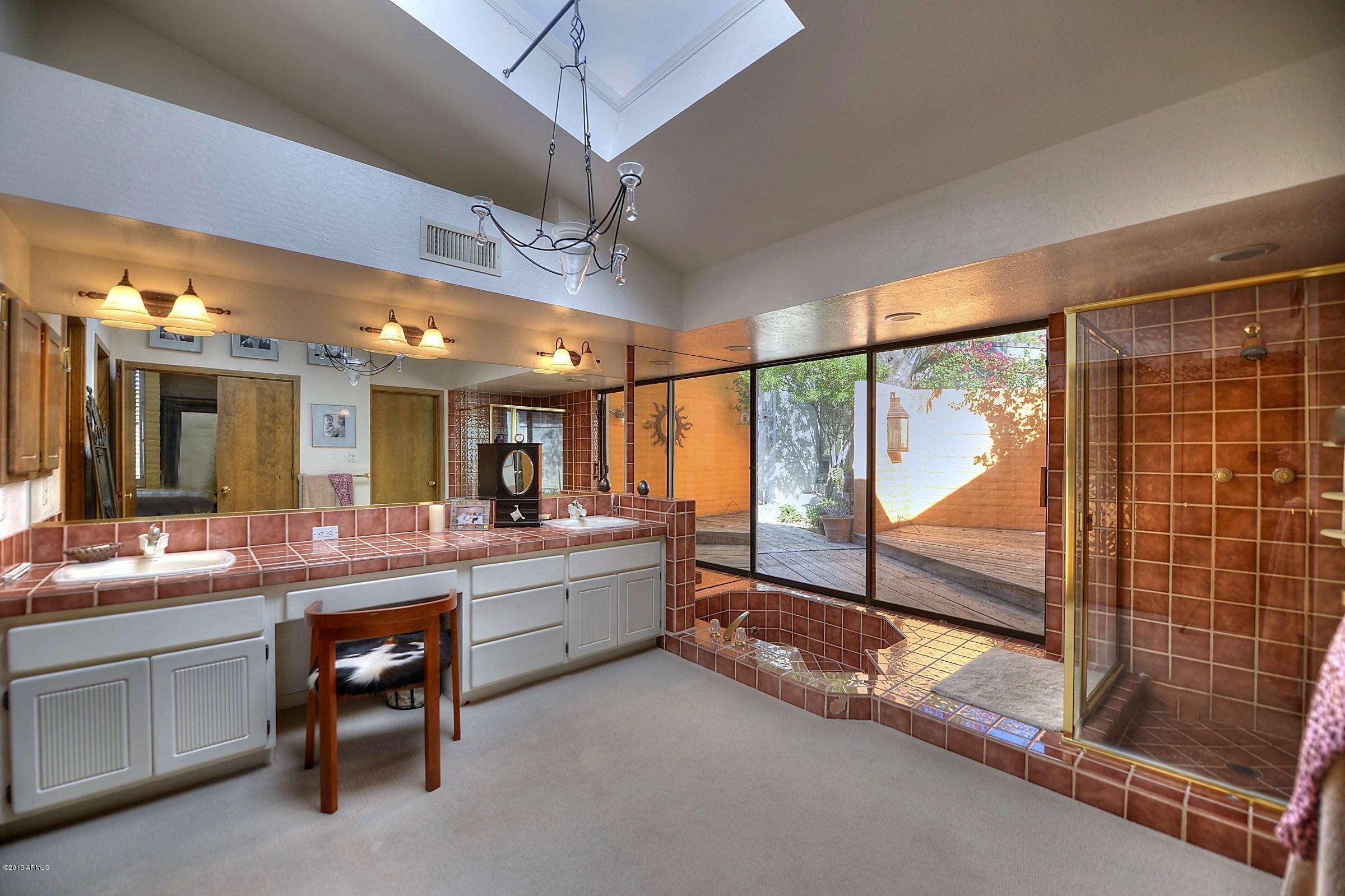 4930 East Palomino Road Phoenix, AZ 85018 - Photo 16 of 33 017_Master Bathroom