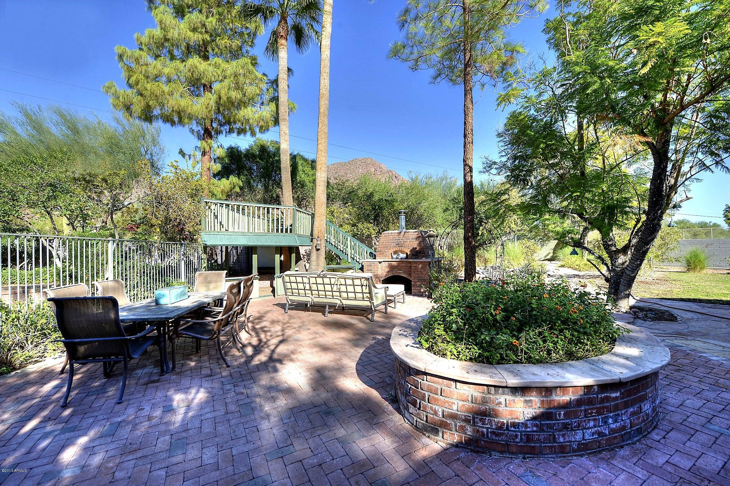 4930 East Palomino Road Phoenix, AZ 85018 - Photo 25 of 33 029_Brick Patio w Brick Oven