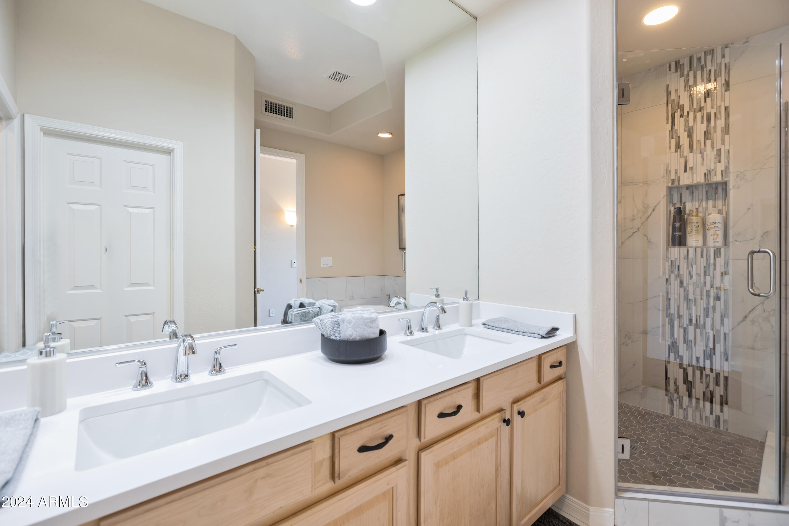 15240 North Clubgate Drive, Unit 150 Scottsdale, AZ 85254 - Photo 18 of 42 a bathroom with double sink and a mirror