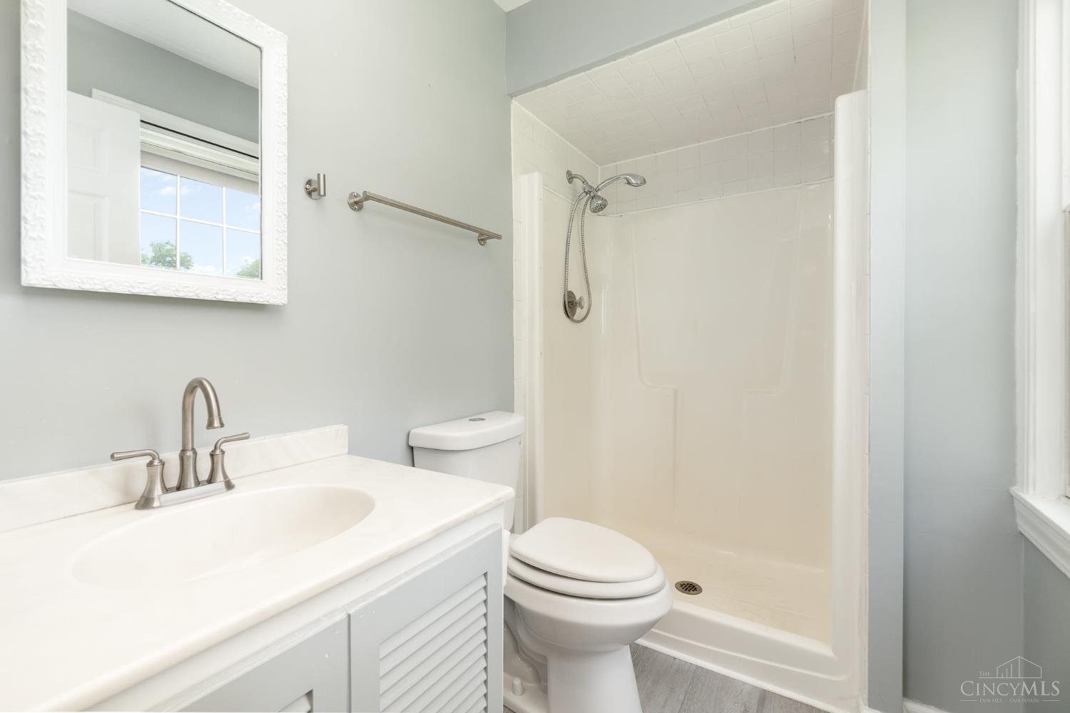11950 Pippin Road Cincinnati, OH 45231 - Photo 13 of 24 Primary Full bath with step in Shower.