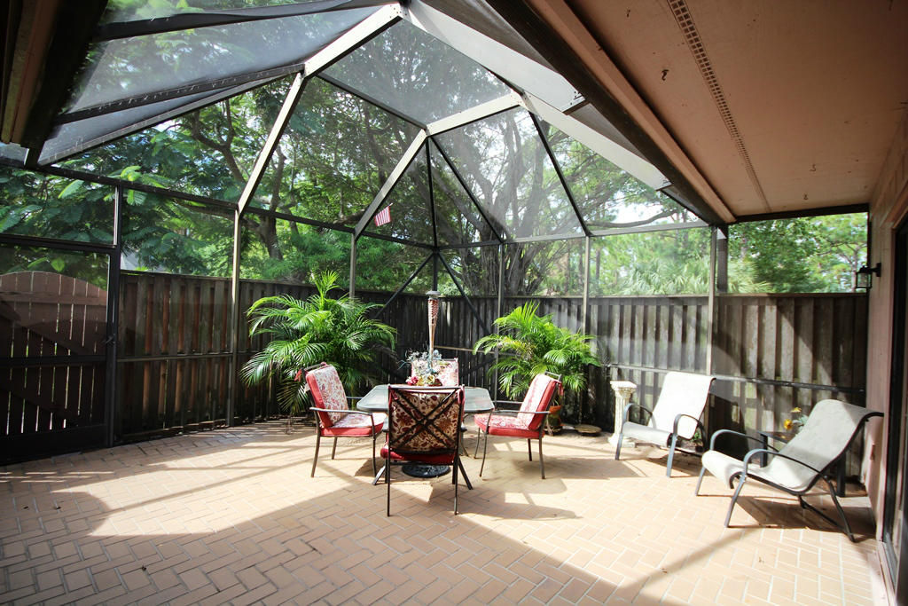 1301 Summerwinds Lane Jupiter, FL 33458 - Photo 16 of 19 Patio
