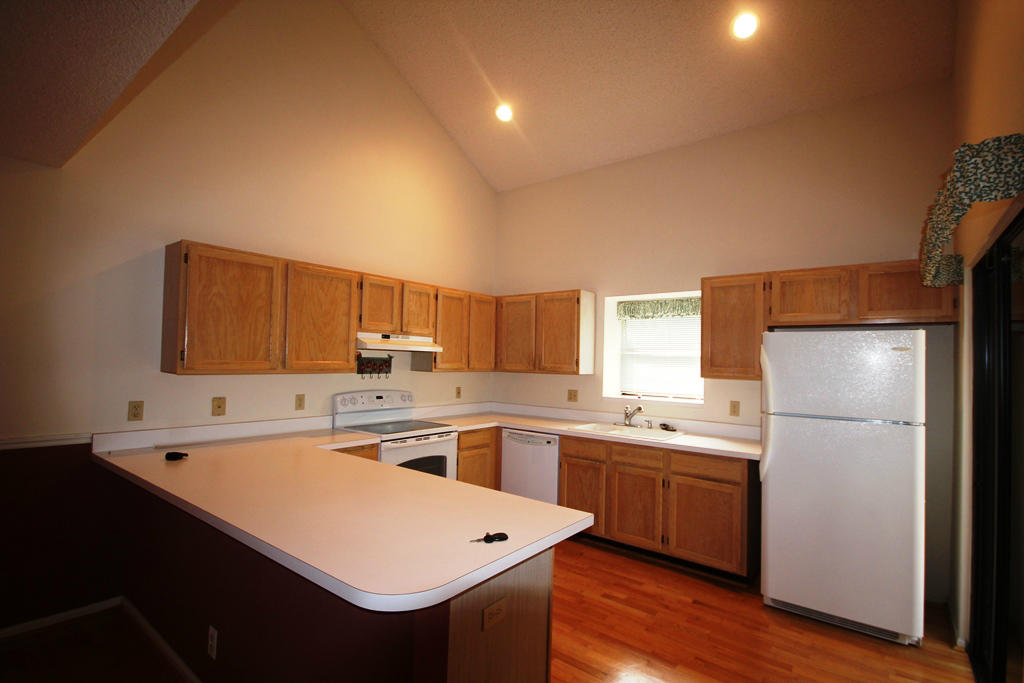 1301 Summerwinds Lane Jupiter, FL 33458 - Photo 9 of 19 kitchen