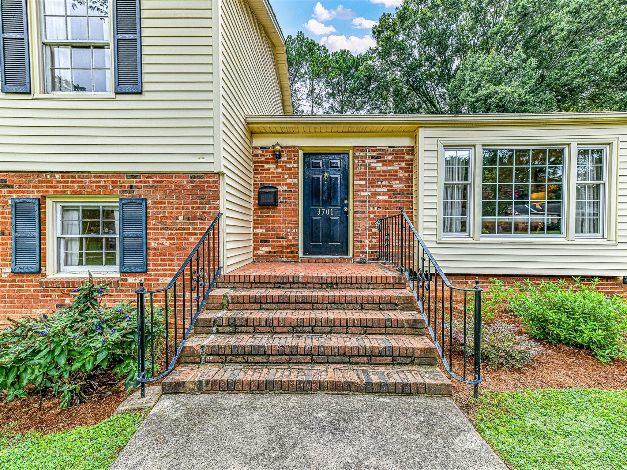 3701 Sulkirk Road Charlotte, NC 28210 - Photo 4 of 35 Gallery Image 4