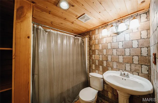 $850,000 | 82 Idlewild Road, Steelville, MO 65565