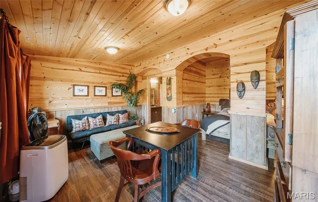 $850,000 | 82 Idlewild Road, Steelville, MO 65565