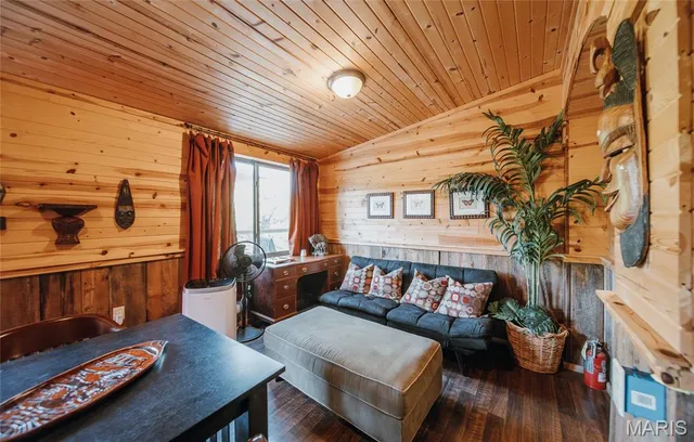 $850,000 | 82 Idlewild Road, Steelville, MO 65565