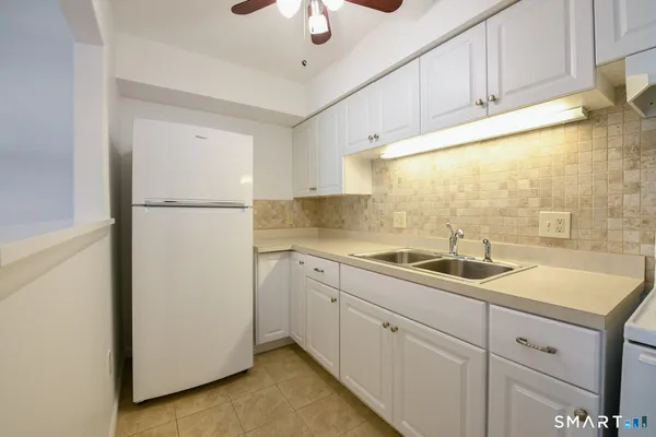 $1,900 | 2 Hamre Lane, Unit D, Branford, CT 06405