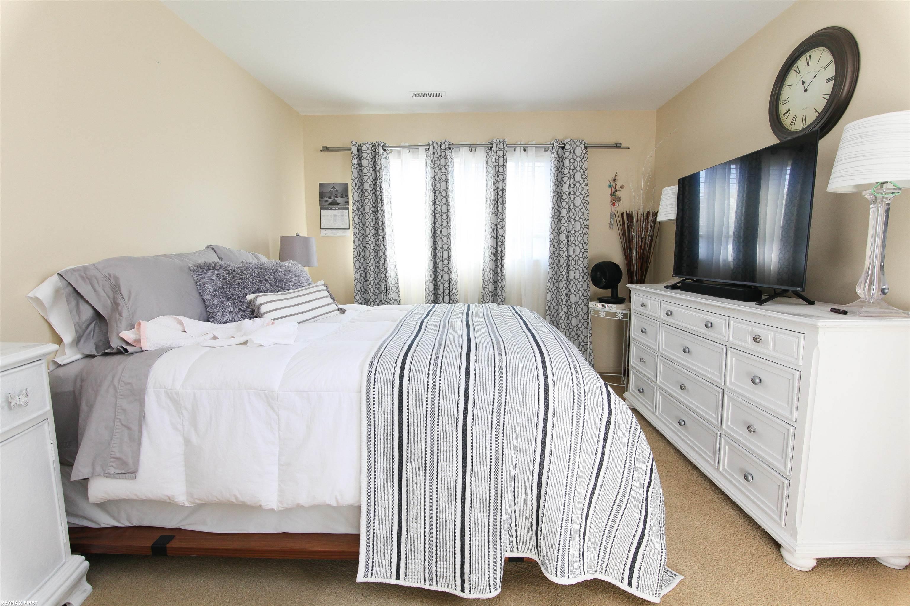 450 Baldwin Avenue Rochester, MI 48307 - Photo 7 of 12 50138555-2188aa17-9b7f-4137-bb6f-0e773fff69b2.JPG