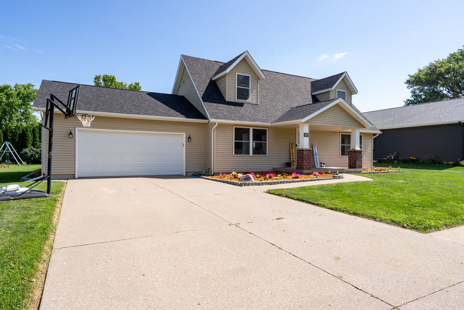 208 3rd Street Durant, IA 52747 - Photo 2 of 50