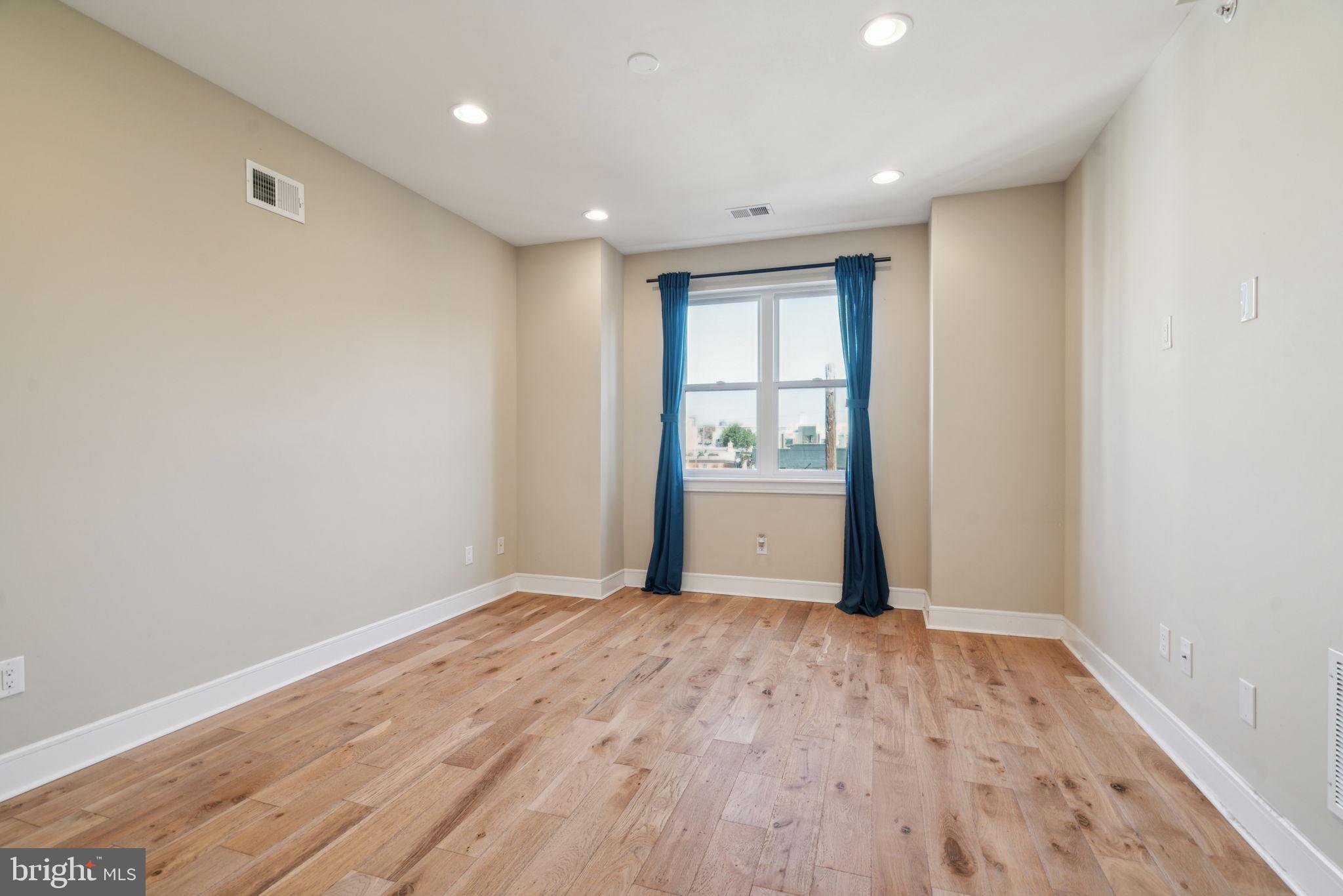 518 Mercy Street Philadelphia, PA 19148 - Photo 16 of 50 Bright and airy room with a view.