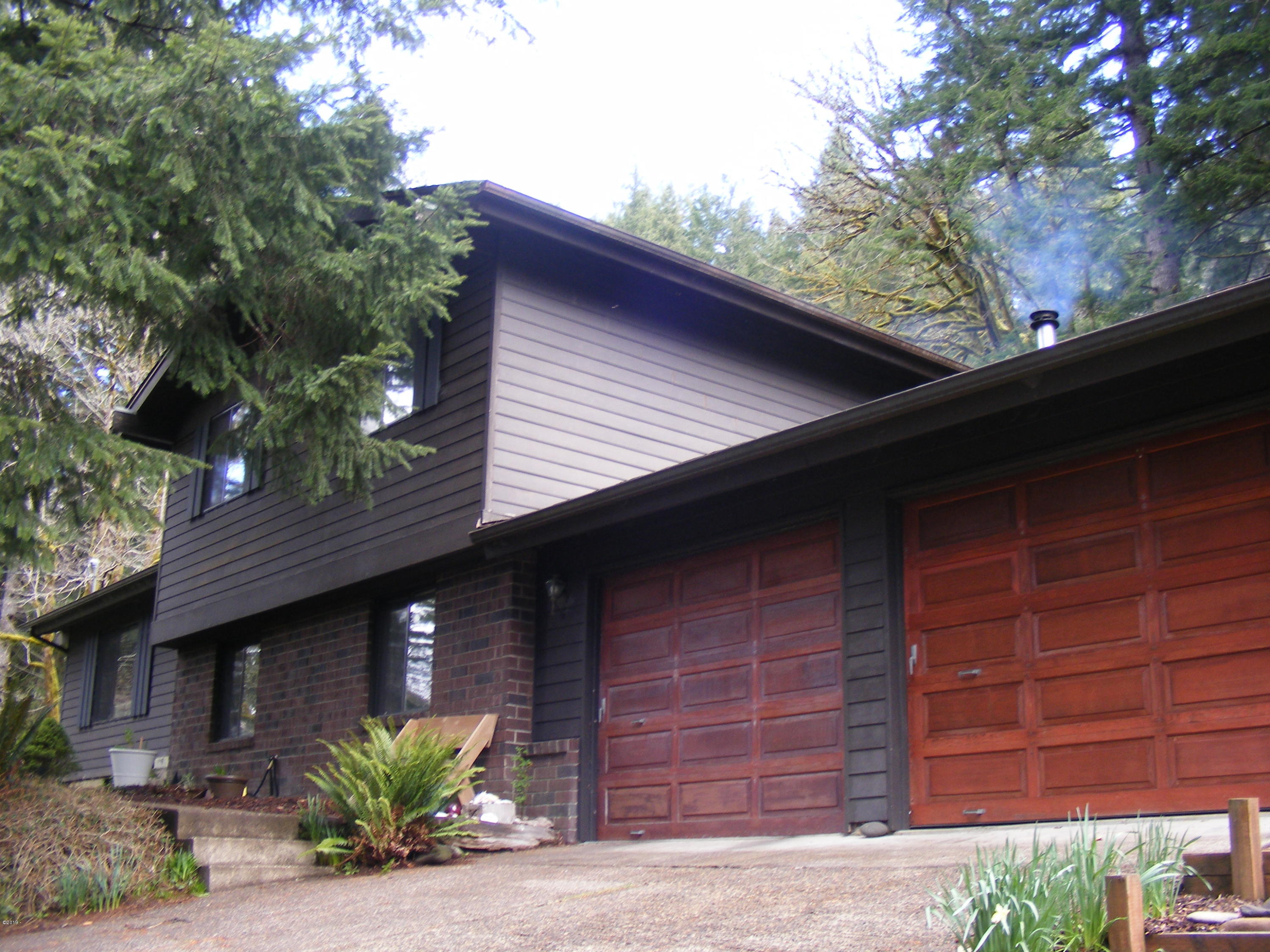 3023 Yasek Loop Toledo, OR 97391 - Photo 2 of 20 Exterior