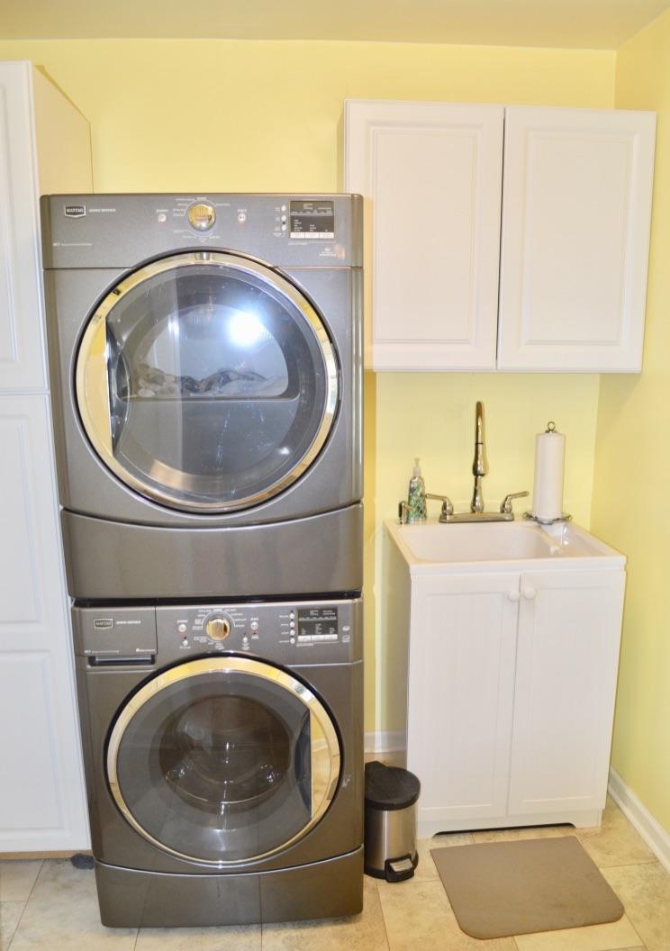 106 Meadow Road Oak Ridge, TN 37830 - Photo 14 of 35 STACKABLE WASHER & DRYER CONVEY