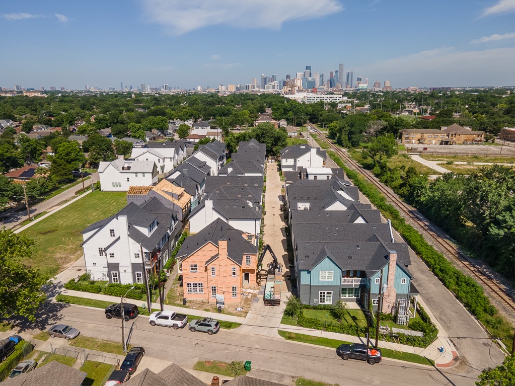 612 Delmar Street Houston, TX 77023 - Photo 12 of 19 Aerial shot of Eastwood Green and Downtown in the distance....easy drive.