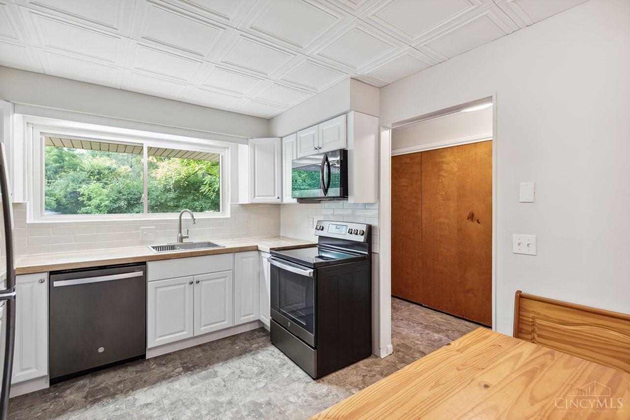 264 Fleming Road Wyoming, OH 45215 - Photo 13 of 24 Gallery Image 13