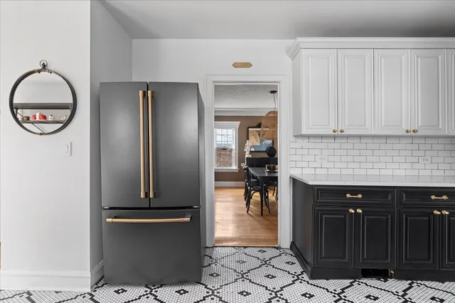 $649,900 | 330 East St Charles Road, Elmhurst, IL 60126