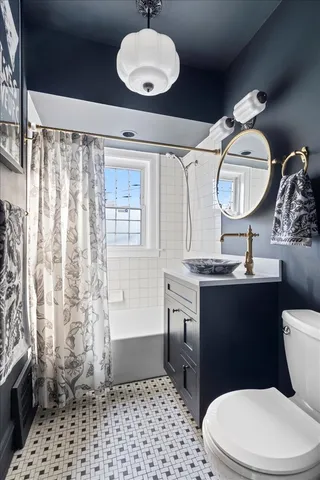 $649,900 | 330 East St Charles Road, Elmhurst, IL 60126