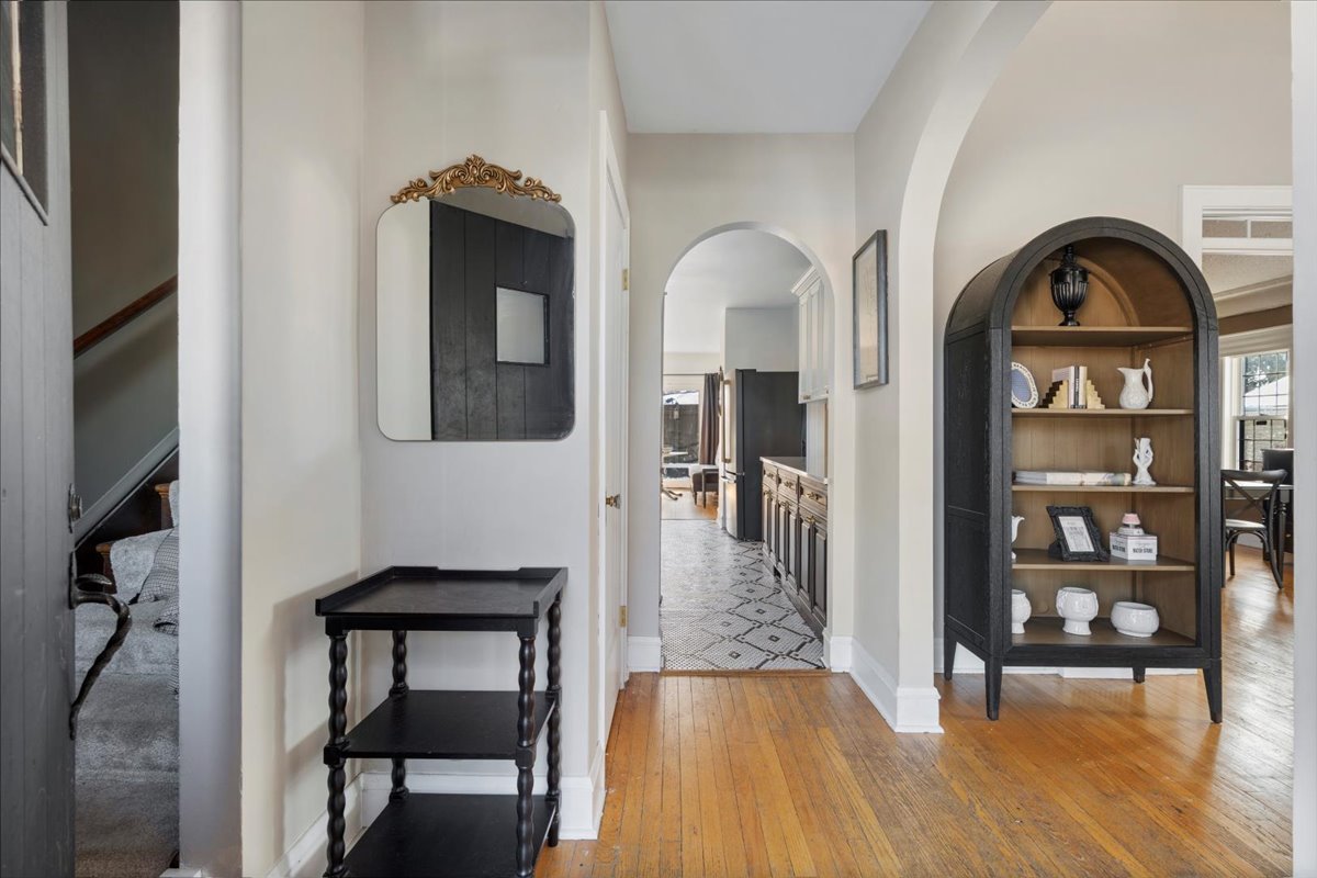 330 East St Charles Road Elmhurst, IL 60126 - Photo 7 of 38