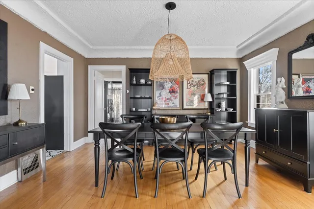 $649,900 | 330 East St Charles Road, Elmhurst, IL 60126