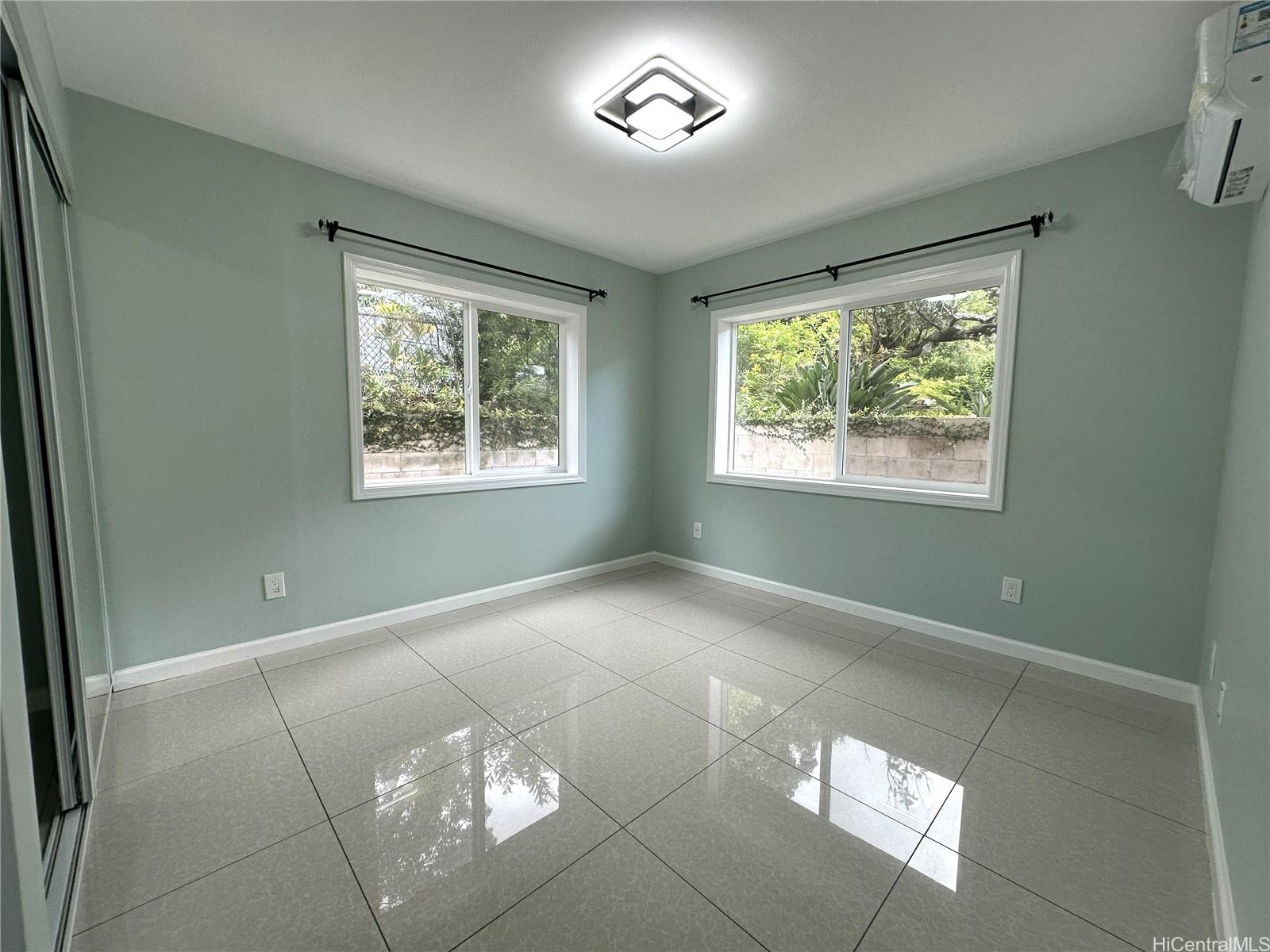 2763 Booth Road Honolulu, HI 96813 - Photo 20 of 25 a view of an empty room with a window