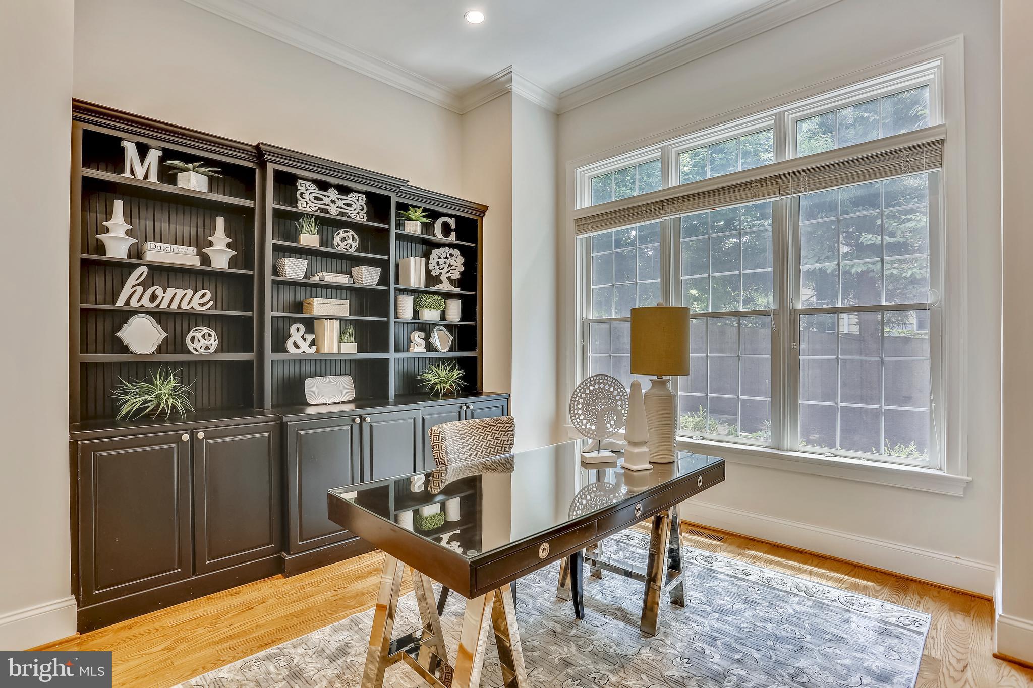 6106 Kirby Road Bethesda, MD 20817 - Photo 21 of 71 Private First Floor Library with Built-Ins