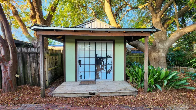 a view of outdoor space yard and porch