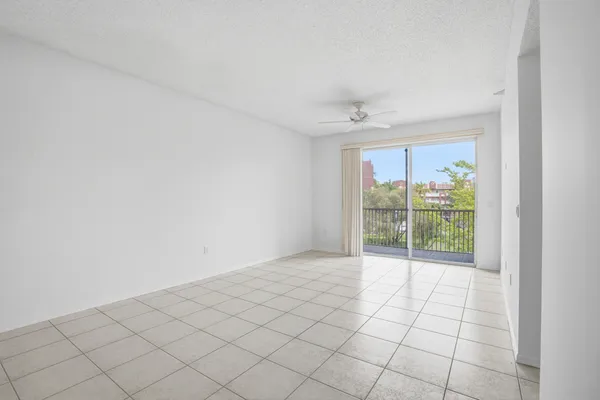 $279,000 | 7647 Southampton Terrace, Unit 318, Tamarac, FL 33321
