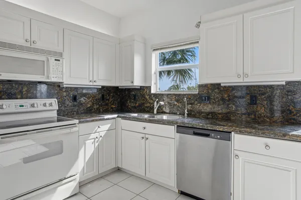 $279,000 | 7647 Southampton Terrace, Unit 318, Tamarac, FL 33321