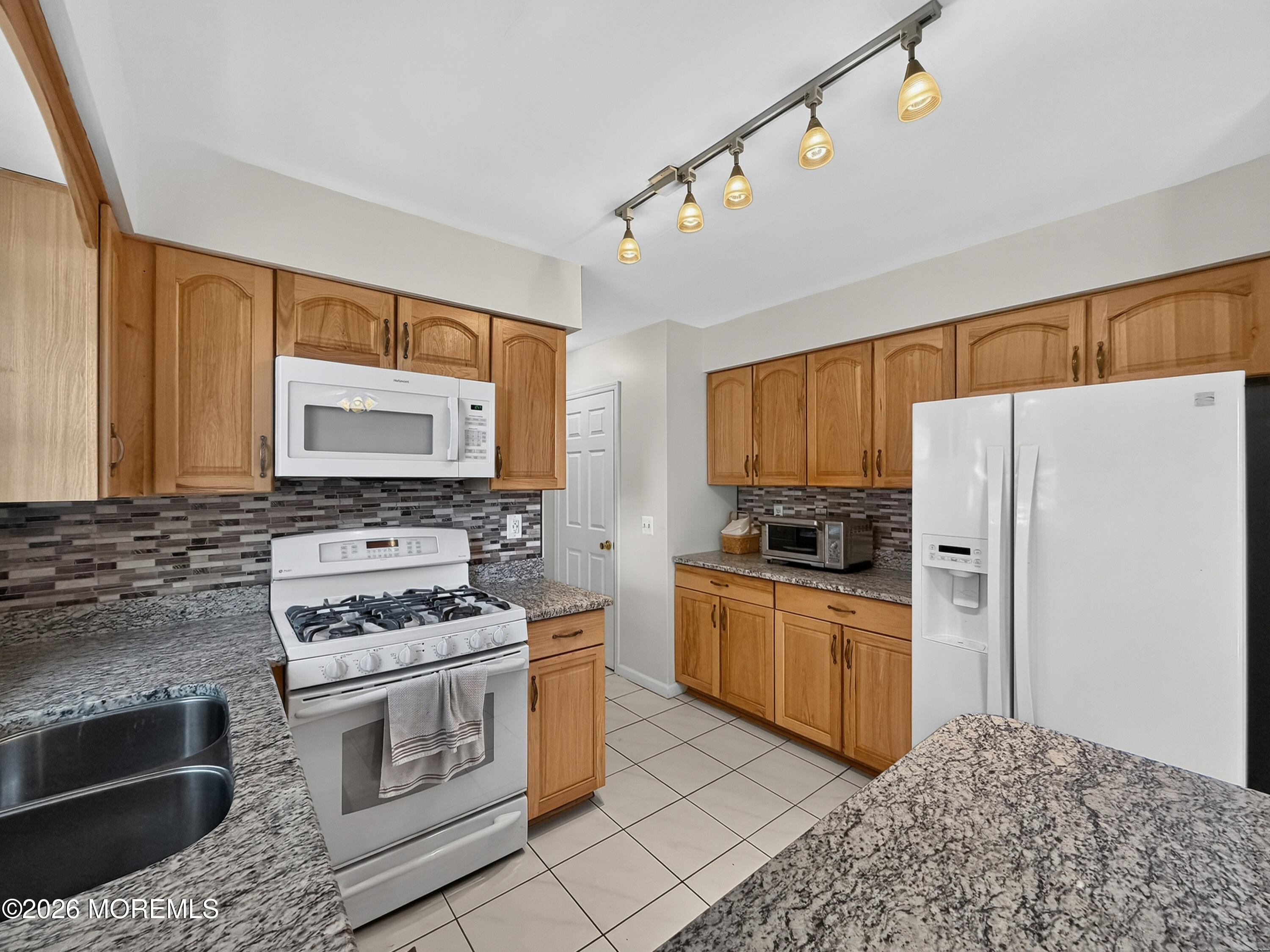 25 Rimwood Lane Howell, NJ 07731 - Photo 13 of 41 Kitchen