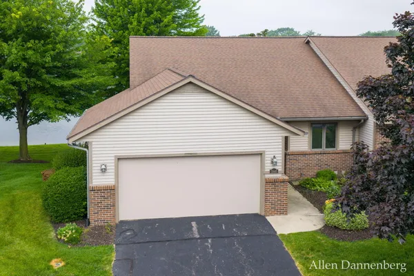 $350,000 | 1946 Lakeview Drive, Zeeland, MI 49464