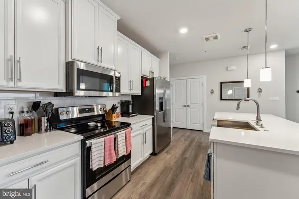 $3,000 | 12875 Mosaic Pk Way, Unit 4J, Herndon, VA 20171