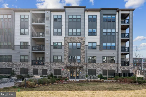$3,000 | 12875 Mosaic Pk Way, Unit 4J, Herndon, VA 20171
