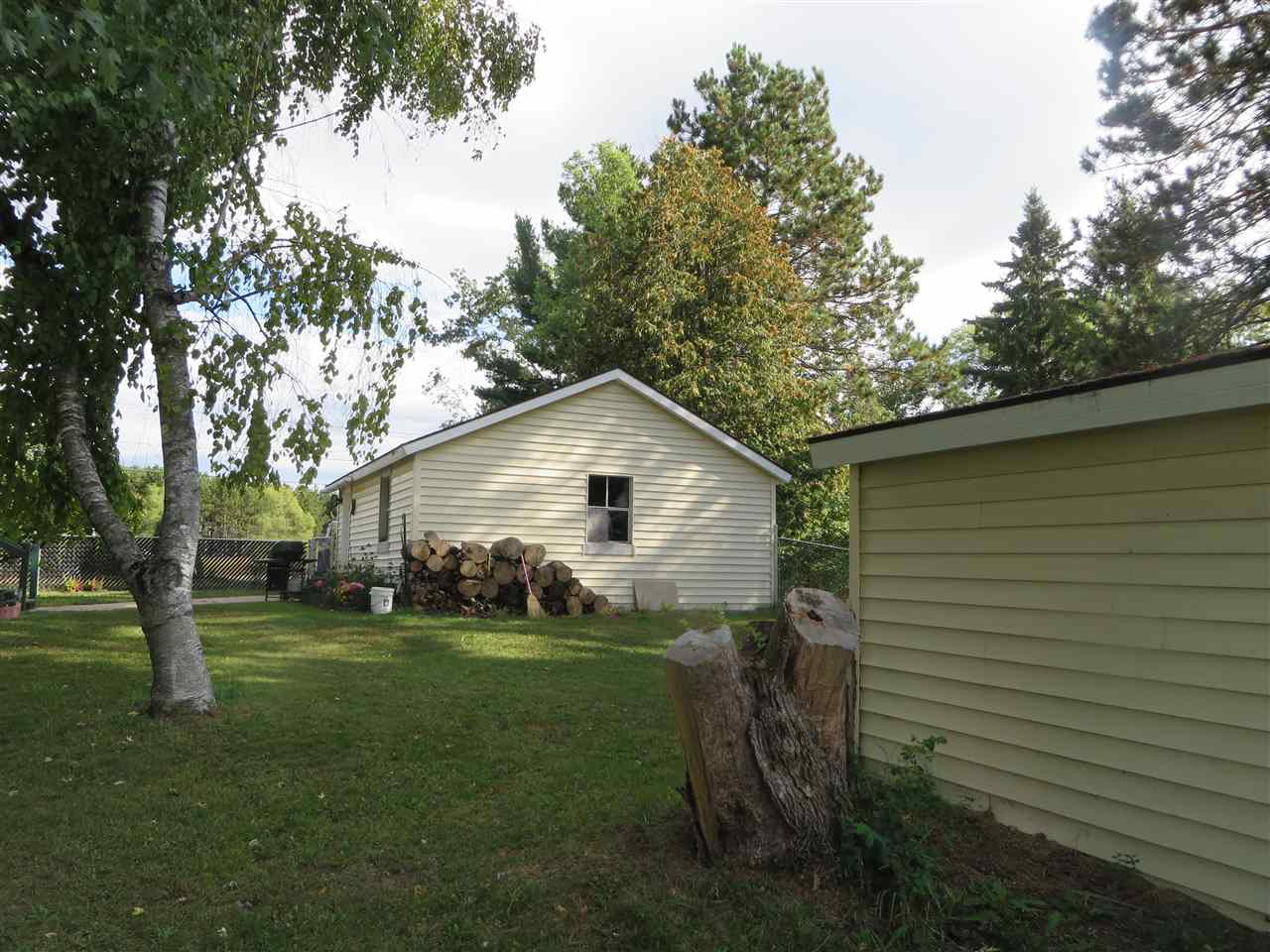 727 North Keystone Road Traverse City, MI 49696 - Photo 3 of 24 1867884-2.JPG