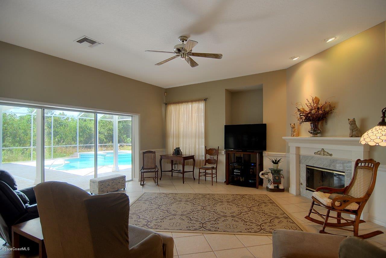 4075 Sparrow Hawk Road Melbourne, FL 32934 - Photo 12 of 15 family (16)
