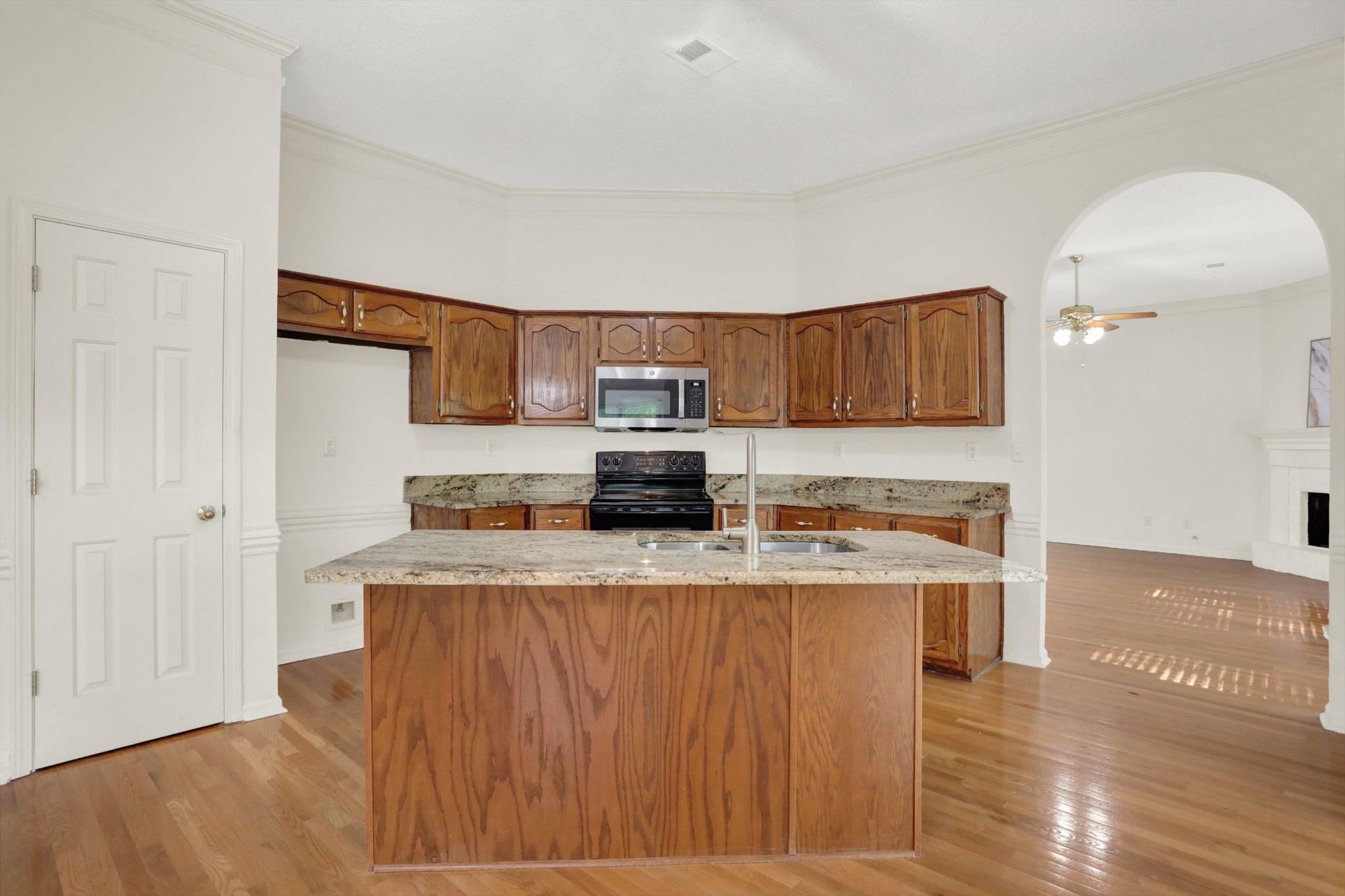 1130 Sugar Lane Collierville, TN 38017 - Photo 11 of 29 a kitchen with stainless steel appliances granite countertop a stove a sink and a refrigerator