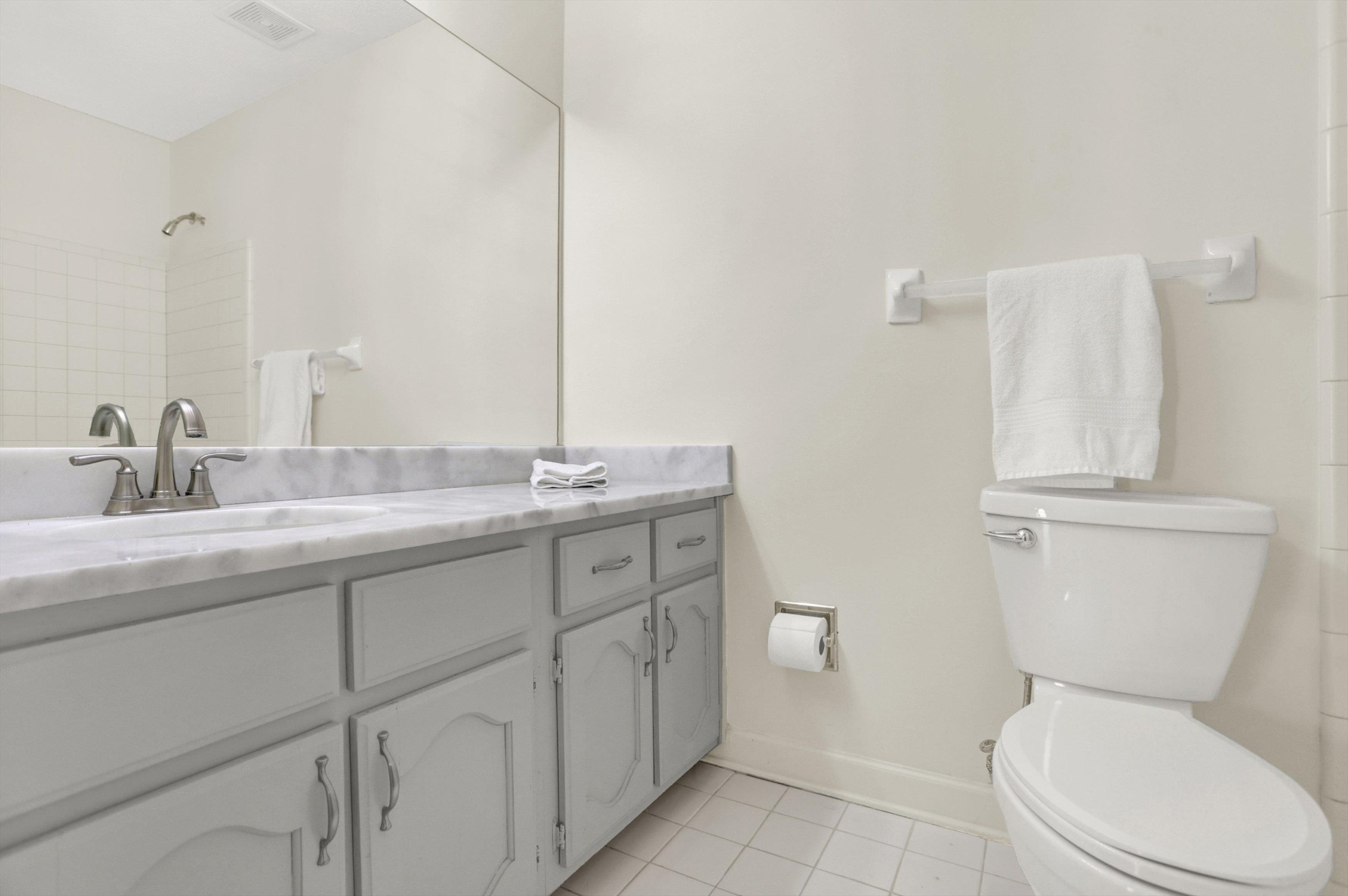 1130 Sugar Lane Collierville, TN 38017 - Photo 23 of 29 a bathroom with a toilet sink and mirror