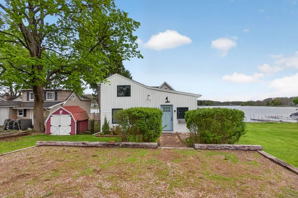 $395,000 | 622 Swains Lake Drive, Concord, MI 49237