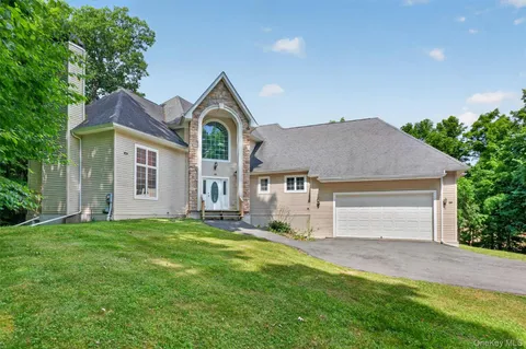 $648,000 | 21 Huyler Drive, Hyde Park, NY 12538