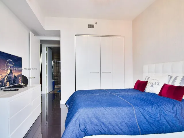 a bed room with a bed and a closet