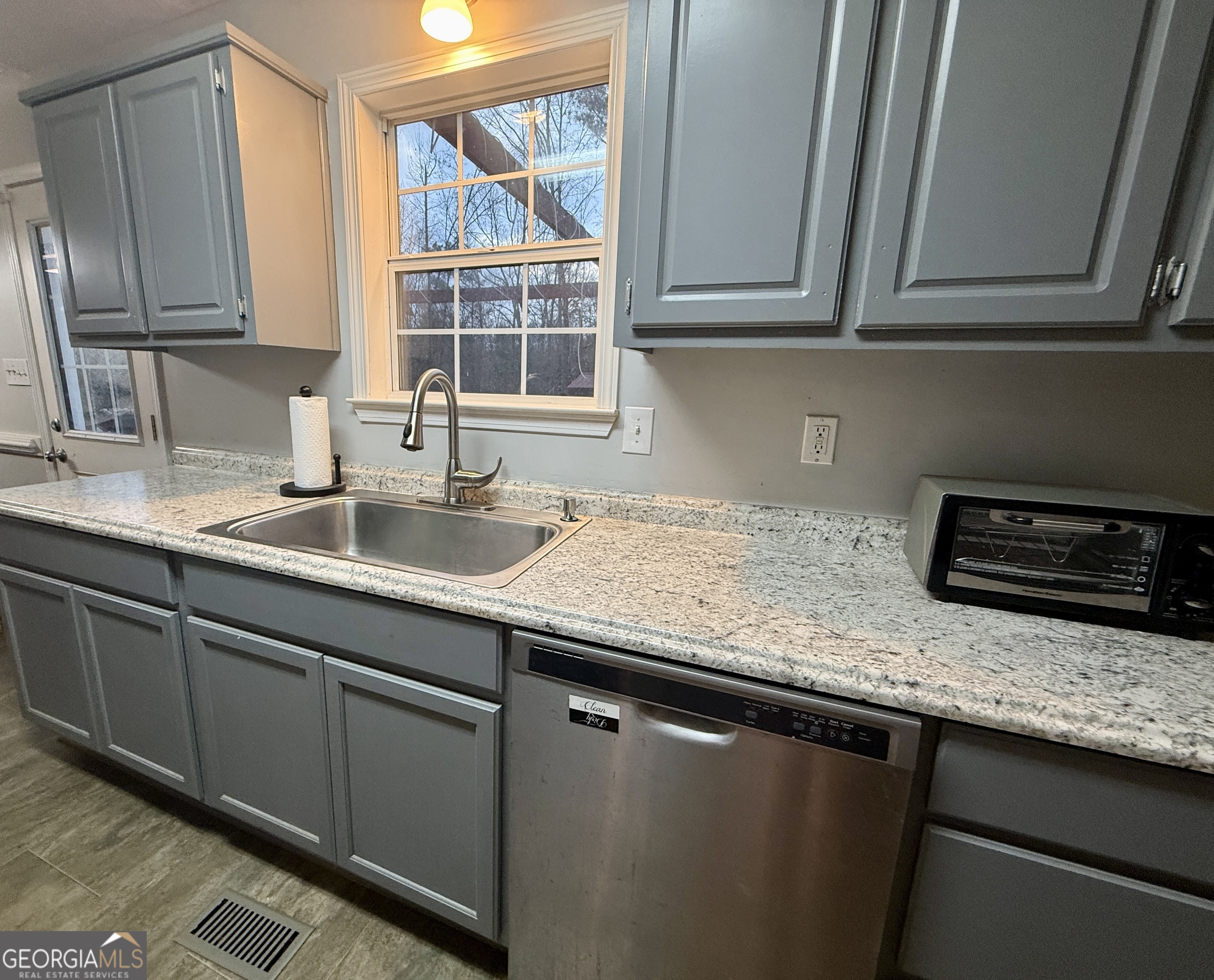 215 Seminary Ridge Griffin, GA 30224 - Photo 13 of 33