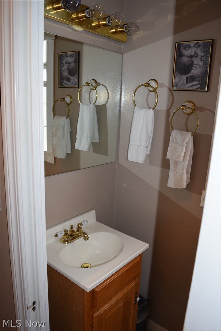 3666 Bainbridge Road Cleveland Heights, OH 44118 - Photo 13 of 30