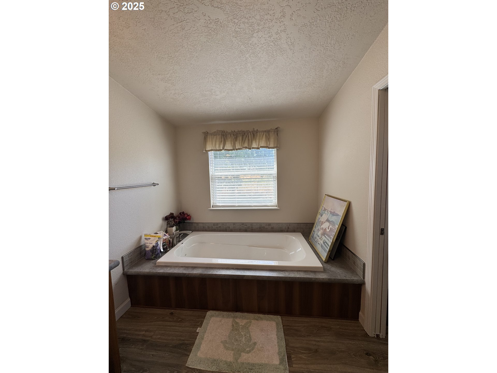 70753 Quail Lane Boardman, OR 97818 - Photo 11 of 26 a bathroom with a sink and mirror
