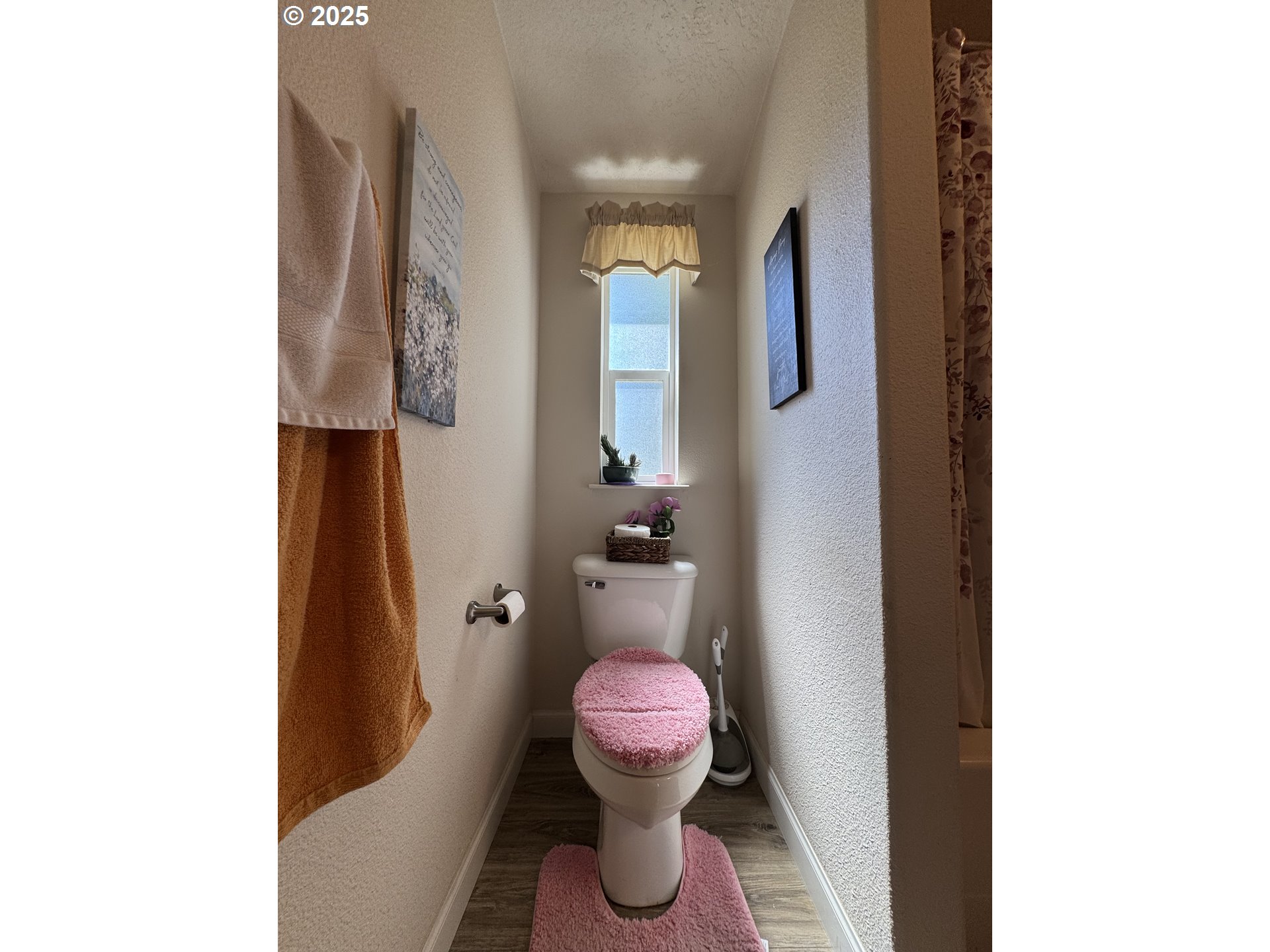 70753 Quail Lane Boardman, OR 97818 - Photo 17 of 26 a bathroom with a toilet and a shower