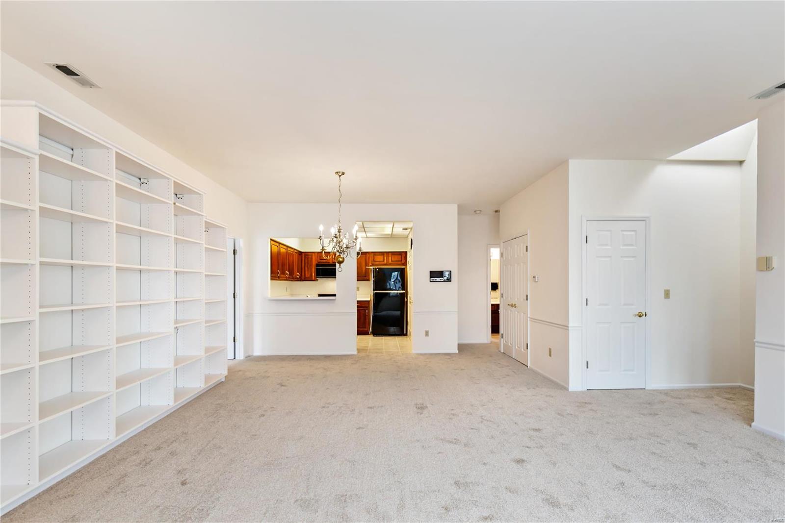 1083 North Spoede Road St. Louis, MO 63146 - Photo 3 of 14 Gallery Image 3