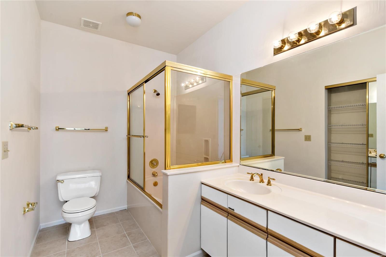 1083 North Spoede Road St. Louis, MO 63146 - Photo 8 of 14 Gallery Image 8